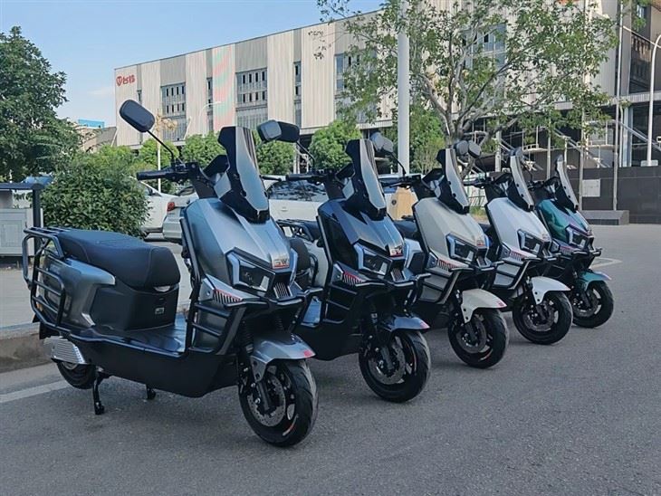 Cheap Scooter 50km Long Range 800W Adult Electric ,Motorcycle Scooter factory